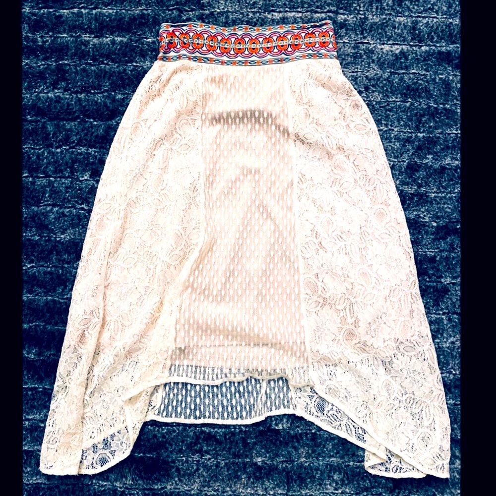 Flying Tomato Lace Asymmetrical Skirt